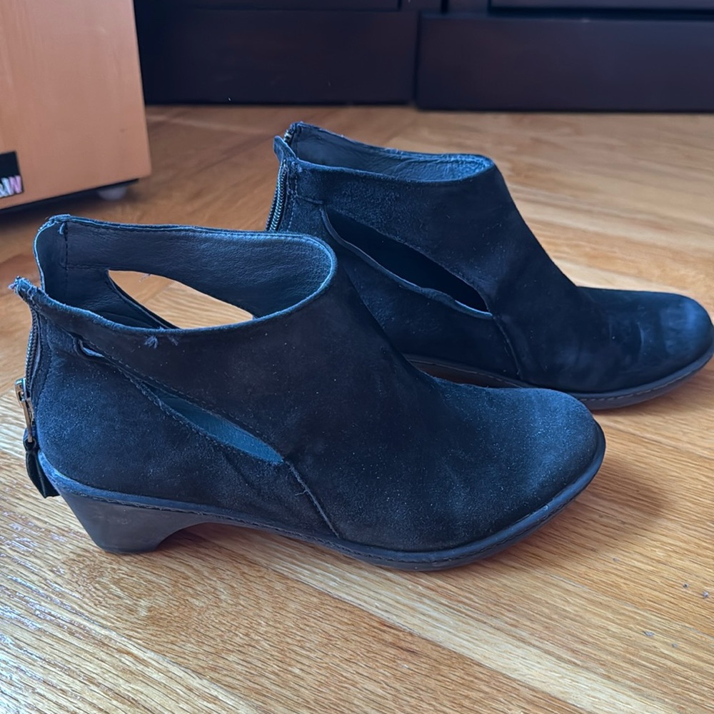 Dansko kid suede bootie. Worn a few times. Euro size 36